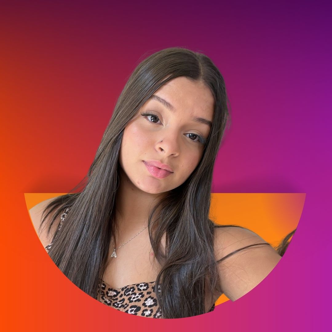 Aluna aprovada no Colégio Salvador Arena após estudar no Cintter.