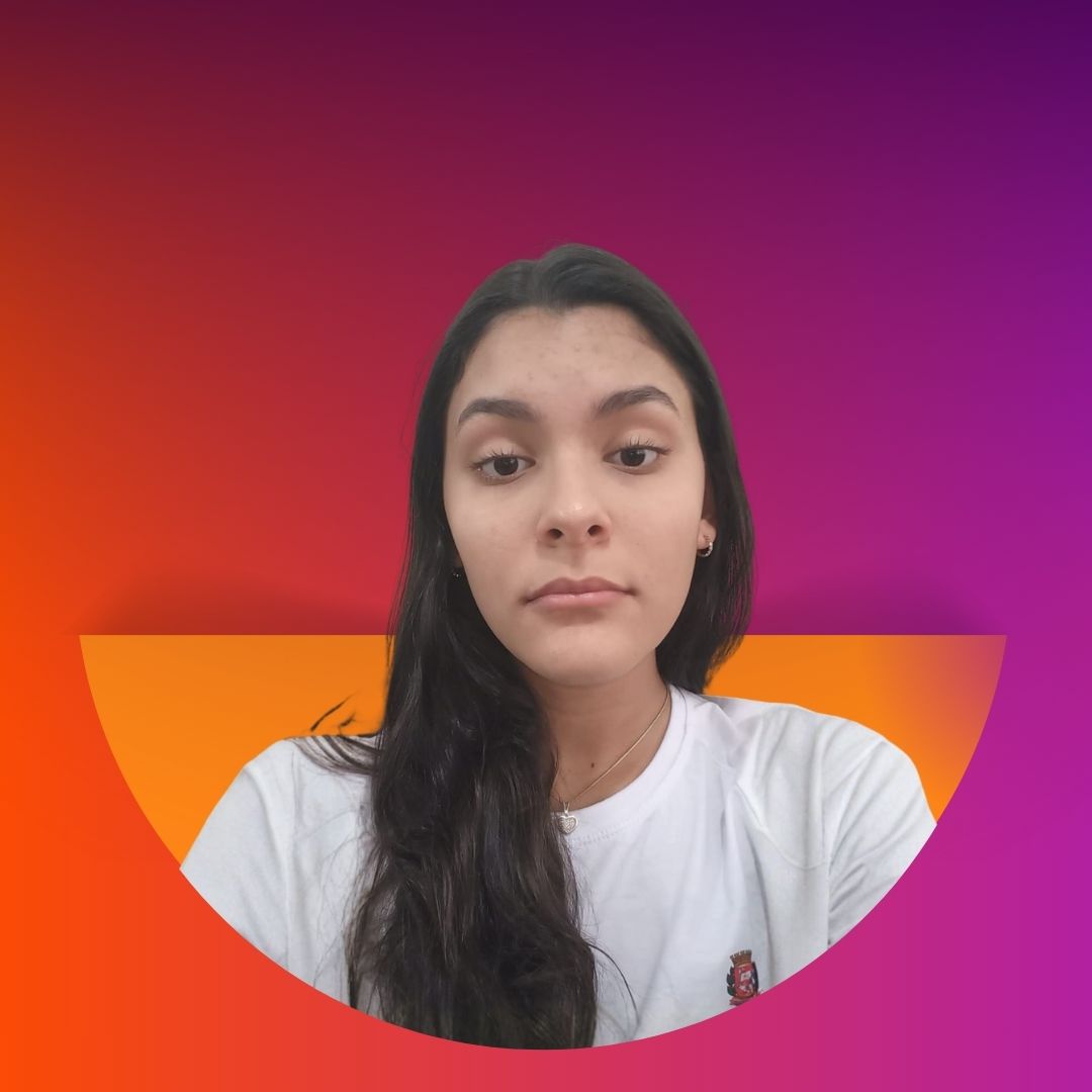 Aluna aprovada no Colégio Salvador Arena após estudar no Cintter.