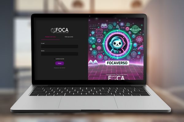Tela da Plataforma FOCA exibida em laptop.